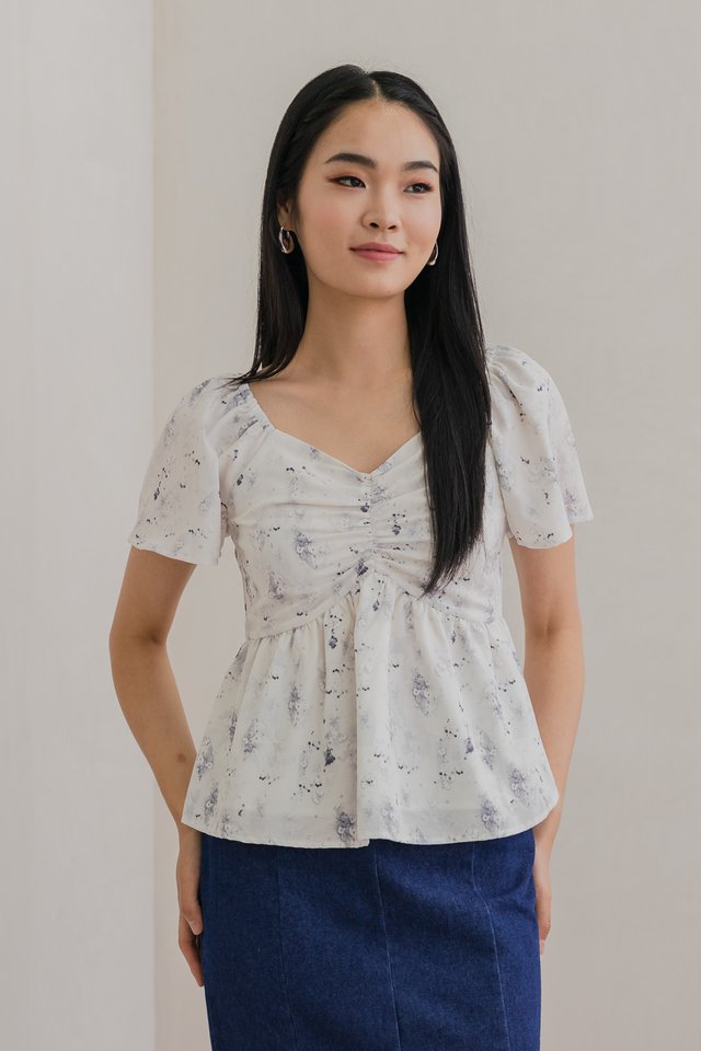 Rexa Ribbon Print Sweetheart Top In White