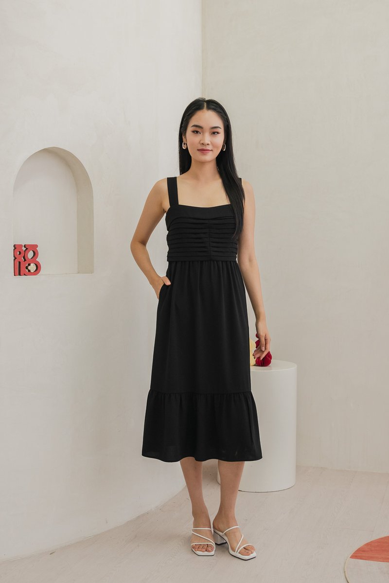 Pola Pleated Midi Dress In Black