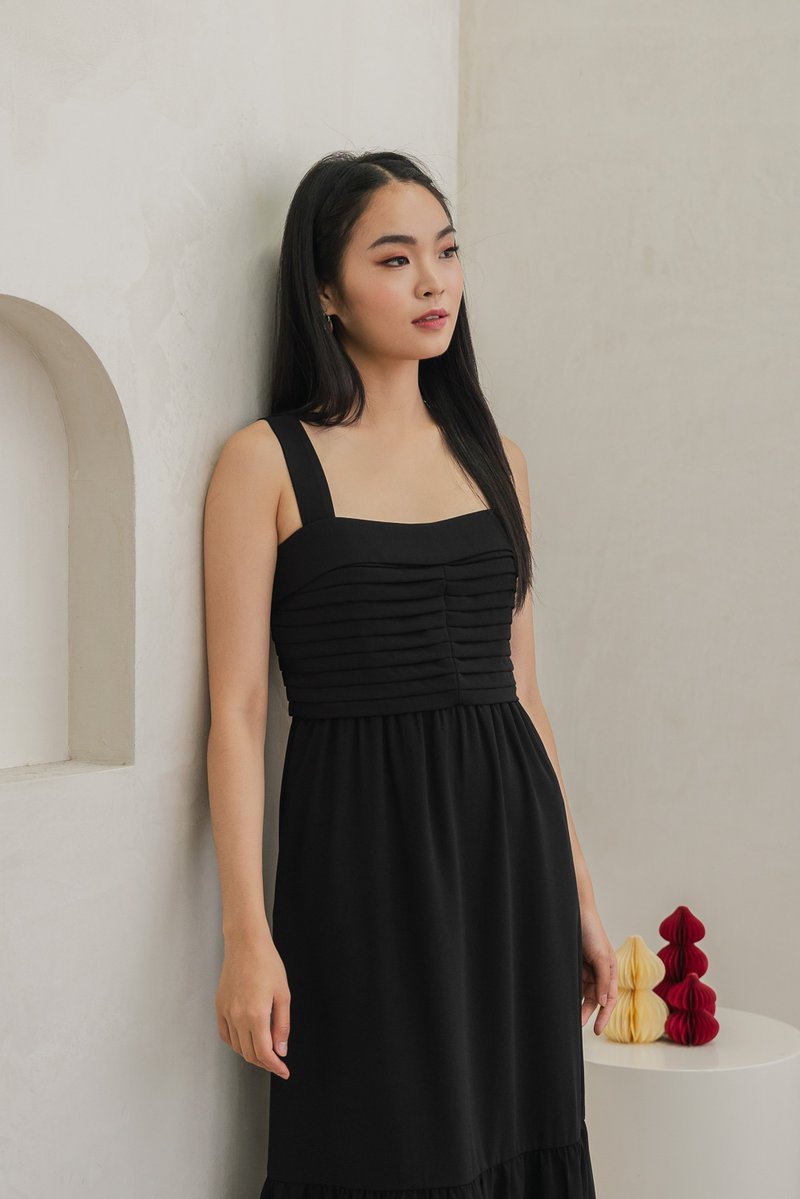 Pola Pleated Midi Dress In Black