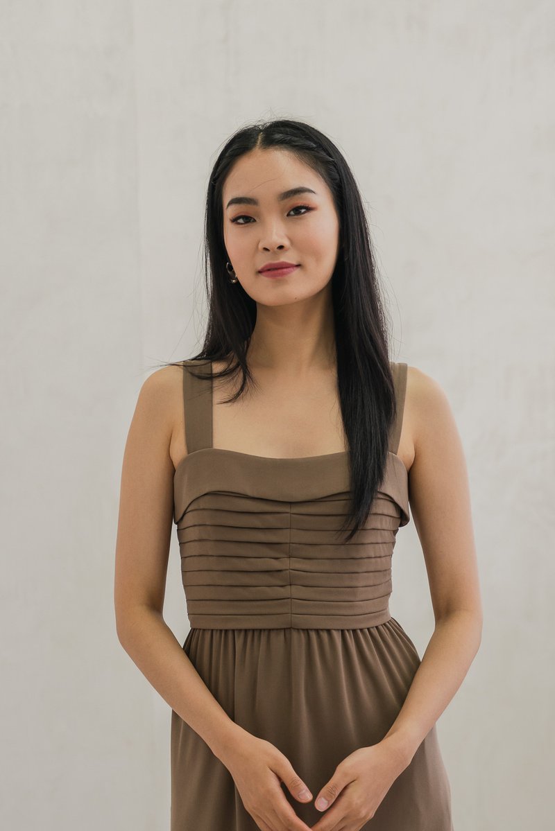 Pola Pleated Midi Dress In Khaki
