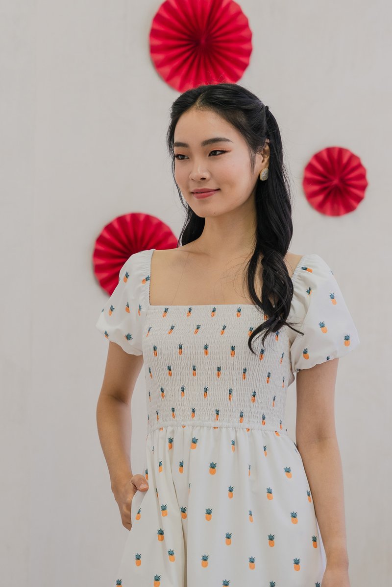 Lucy Pineapple Puff Sleeve Smocked Midi Dress in White (XS)