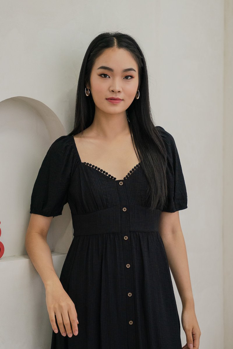 Surrey Embroidery Sweetheart Midi Dress In Black