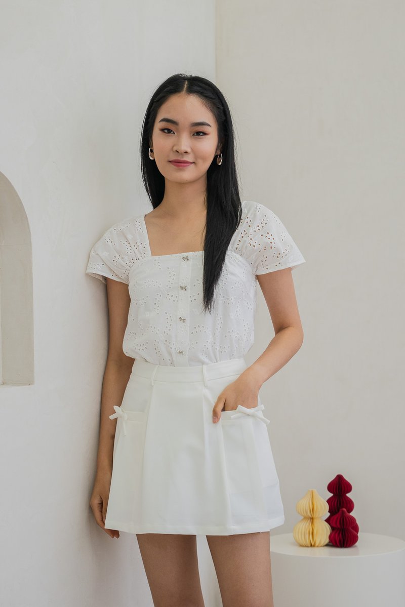 Quaint Coquette Pleated Skort In White (XS)
