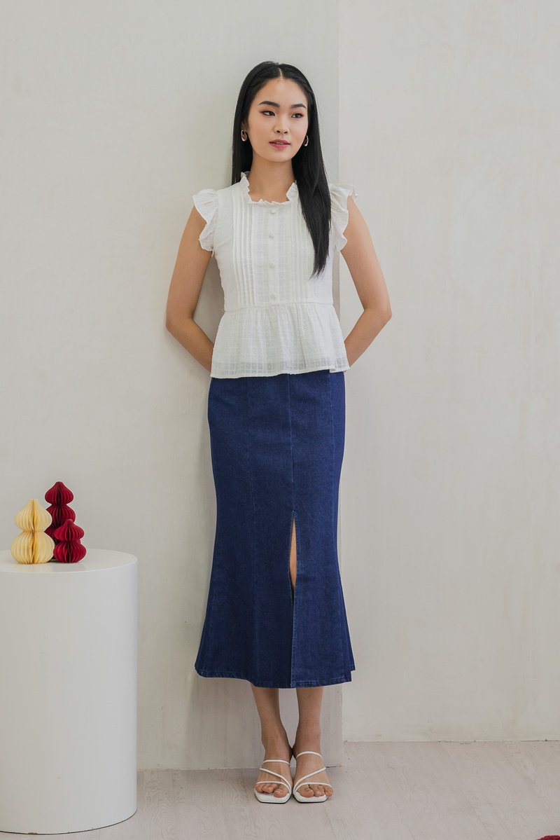 Sweeny Swiss Dot Pintuck Button Top In White (XL)