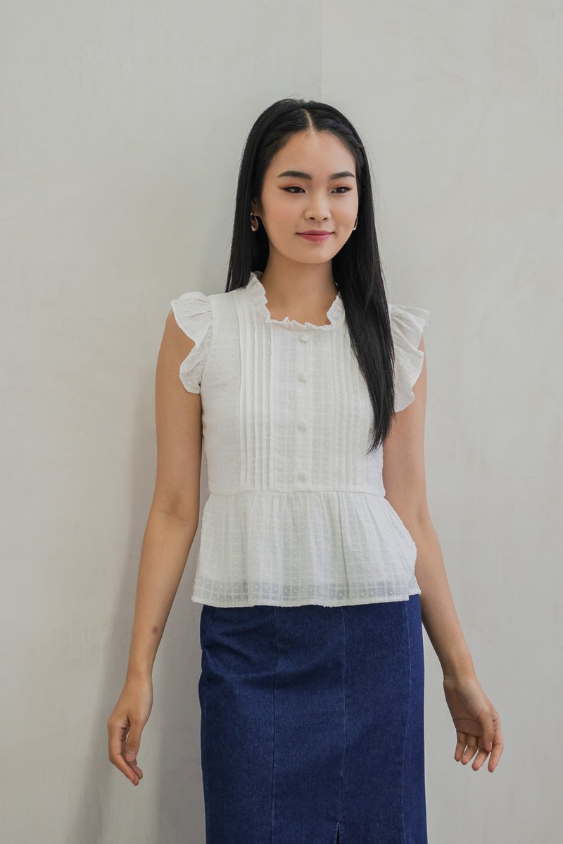 Sweeny Swiss Dot Pintuck Button Top In White (XL)