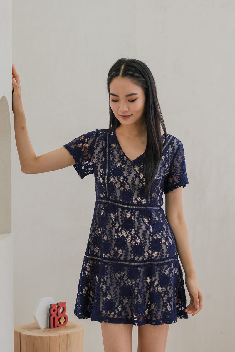Lynette Contrast Lace Tiered Dress In Navy