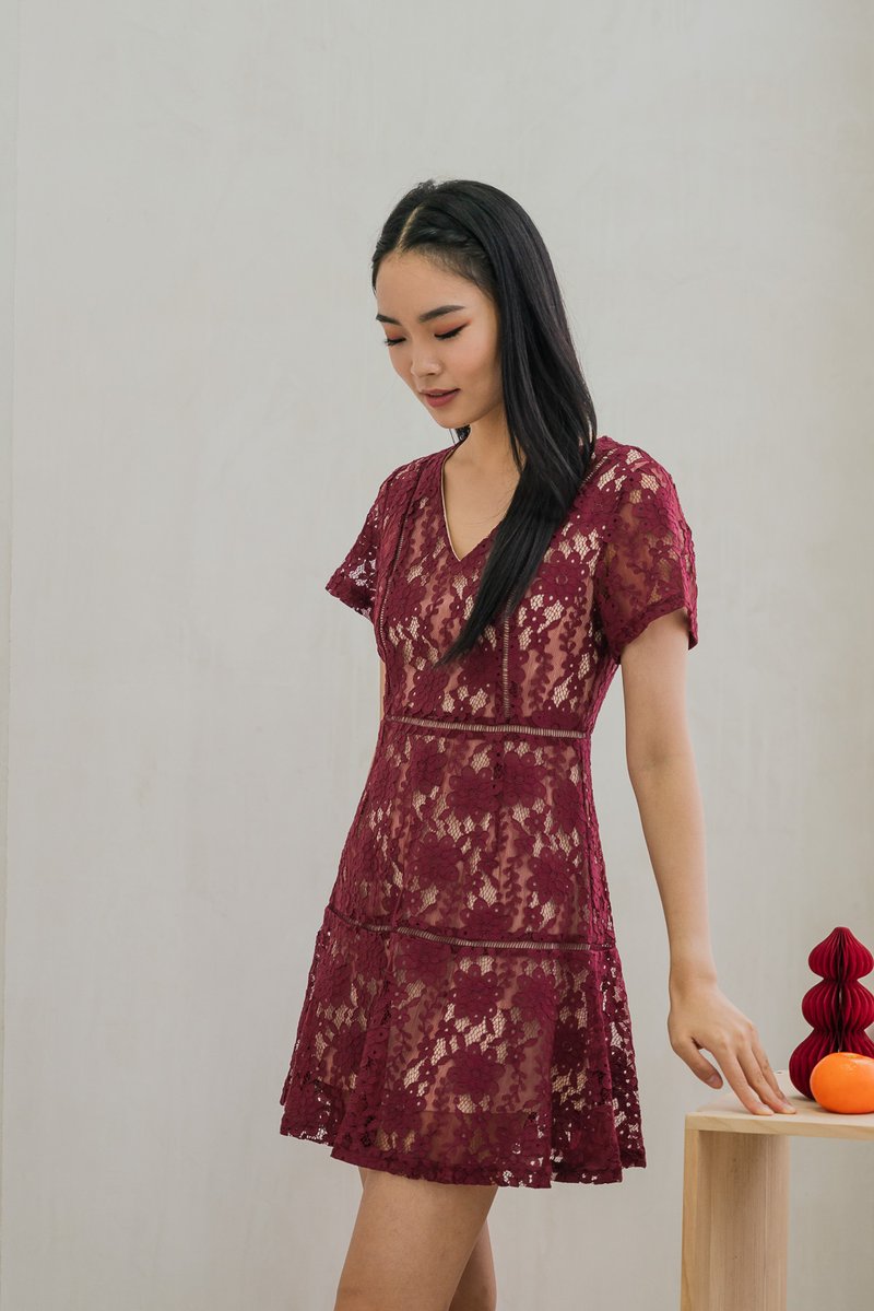 Lynette Contrast Lace Tiered Dress In Wine