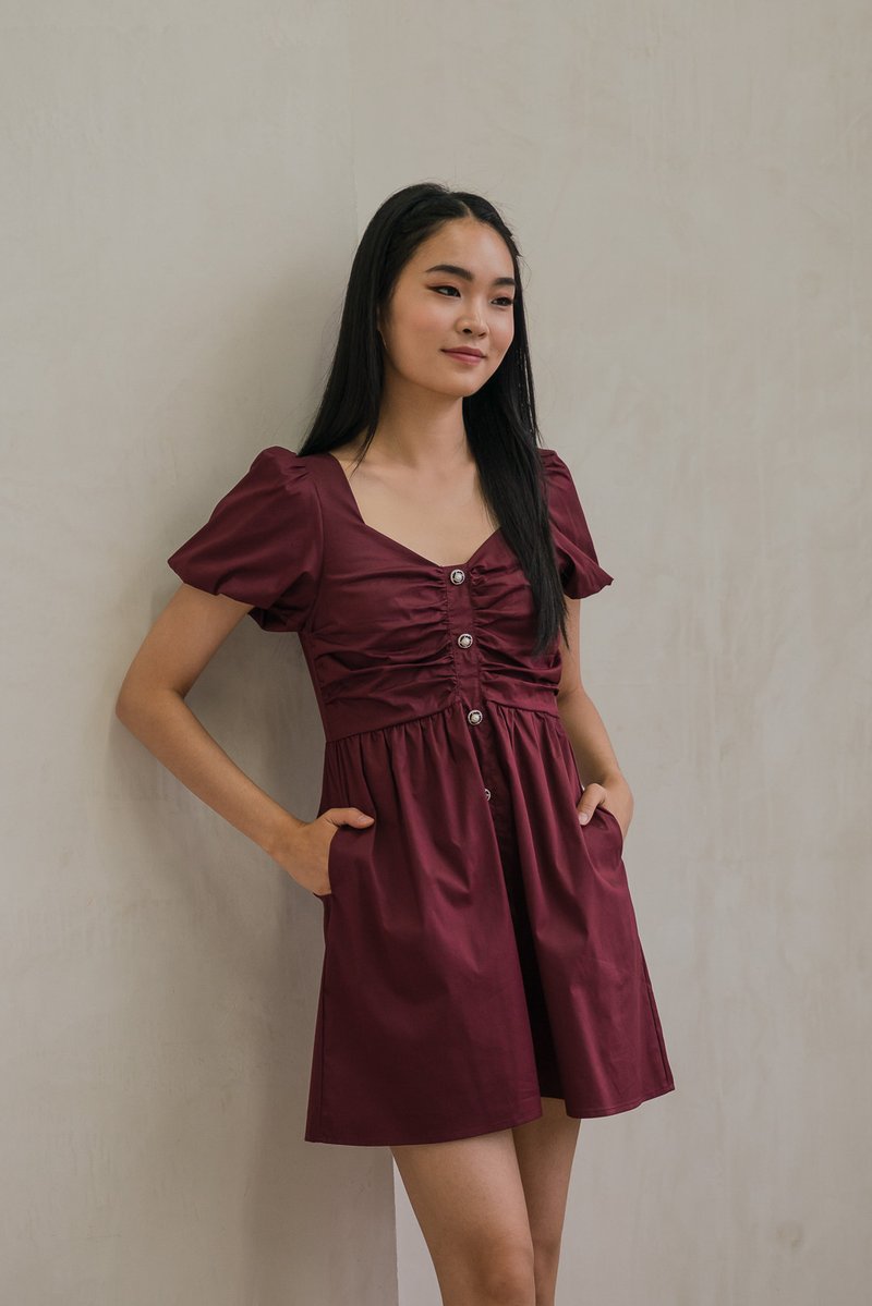 Rianna Ruched Button Puff Sleeve Dress In Wine