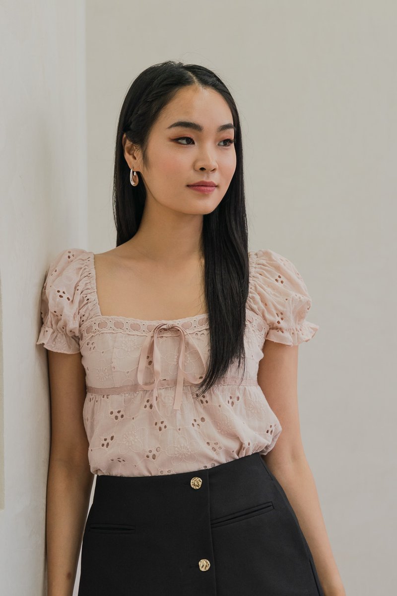 Finnley Floral Eyelet Ribbonette Top In Dusty Pink (XS)