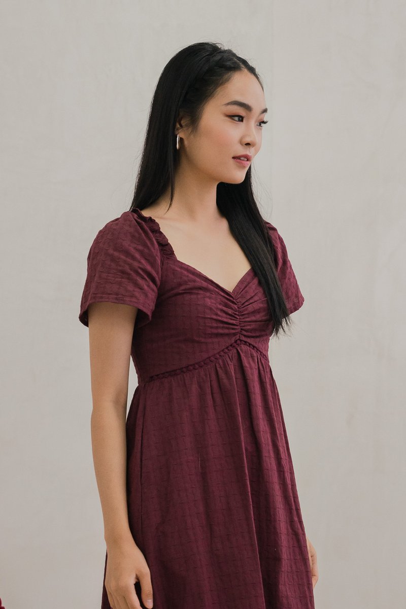 Surrey Embroidery Sweetheart Midi Dress In Wine