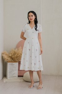 Lilybeth Embroidery Midi Dress In White