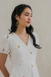 Lilybeth Embroidery Midi Dress In White