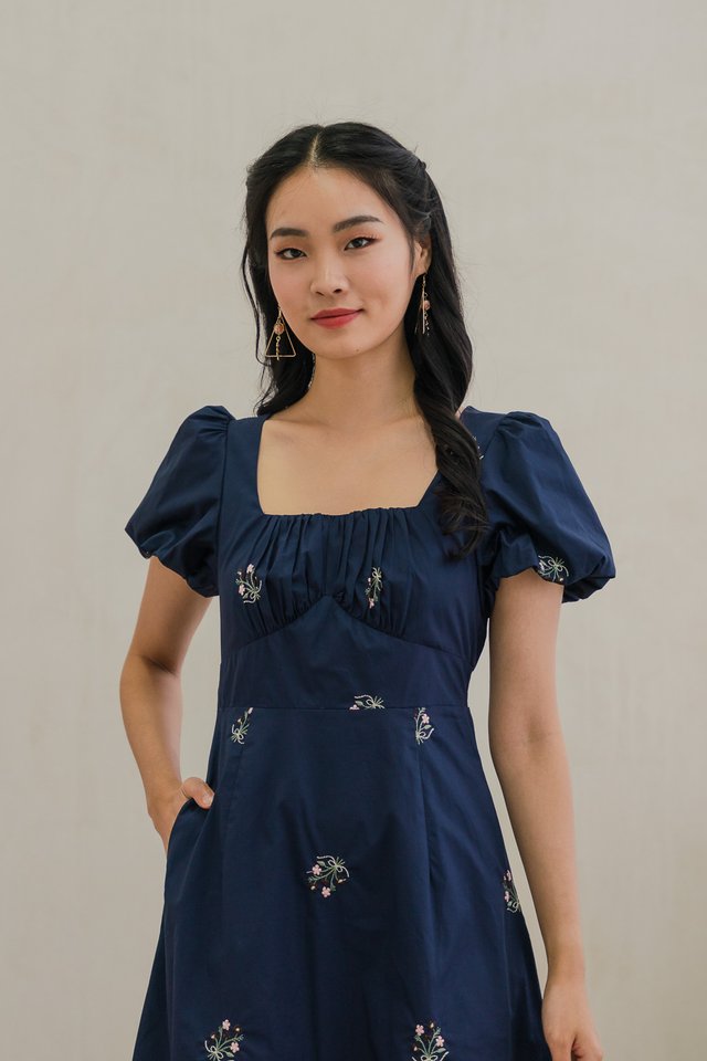 Emmy Embroidery Puff Sleeve Midi Dress In Navy