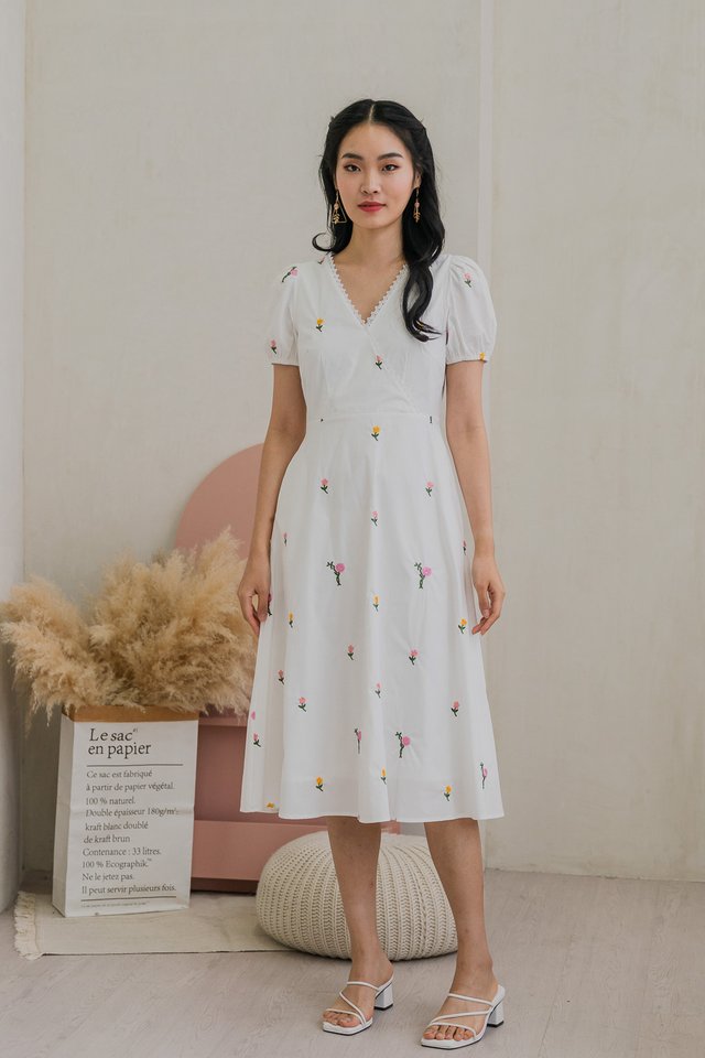 Lilybeth Embroidery Midi Dress In White