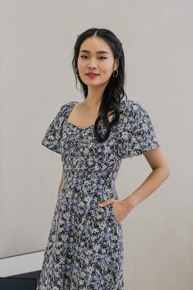 Echo Embroidery Sweetheart Midi Dress In Black