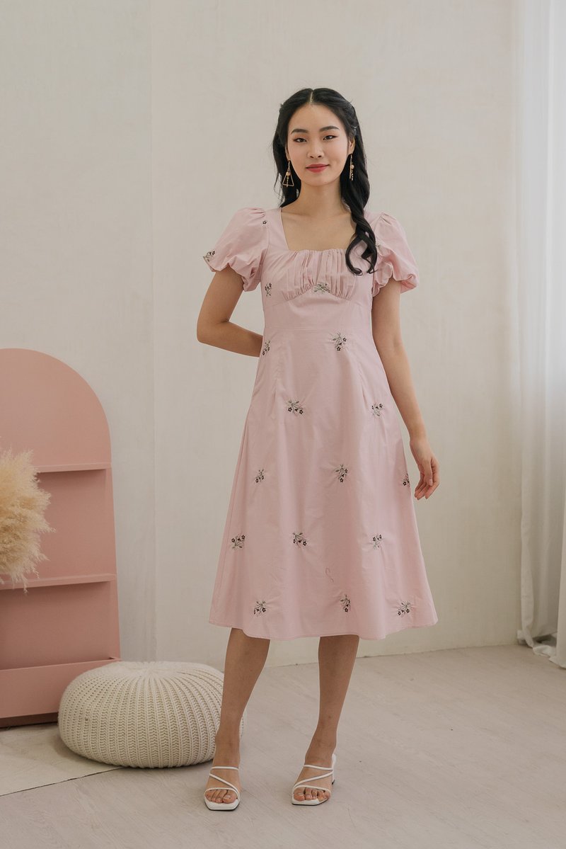 Emmy Embroidery Puff Sleeve Midi Dress In Pink