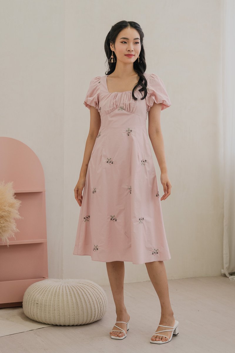 Emmy Embroidery Puff Sleeve Midi Dress In Pink