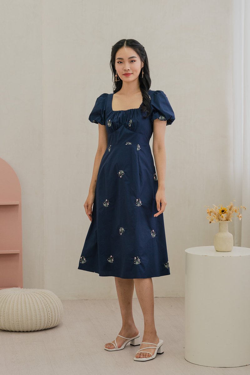 Emmy Embroidery Puff Sleeve Midi Dress In Navy (XS)