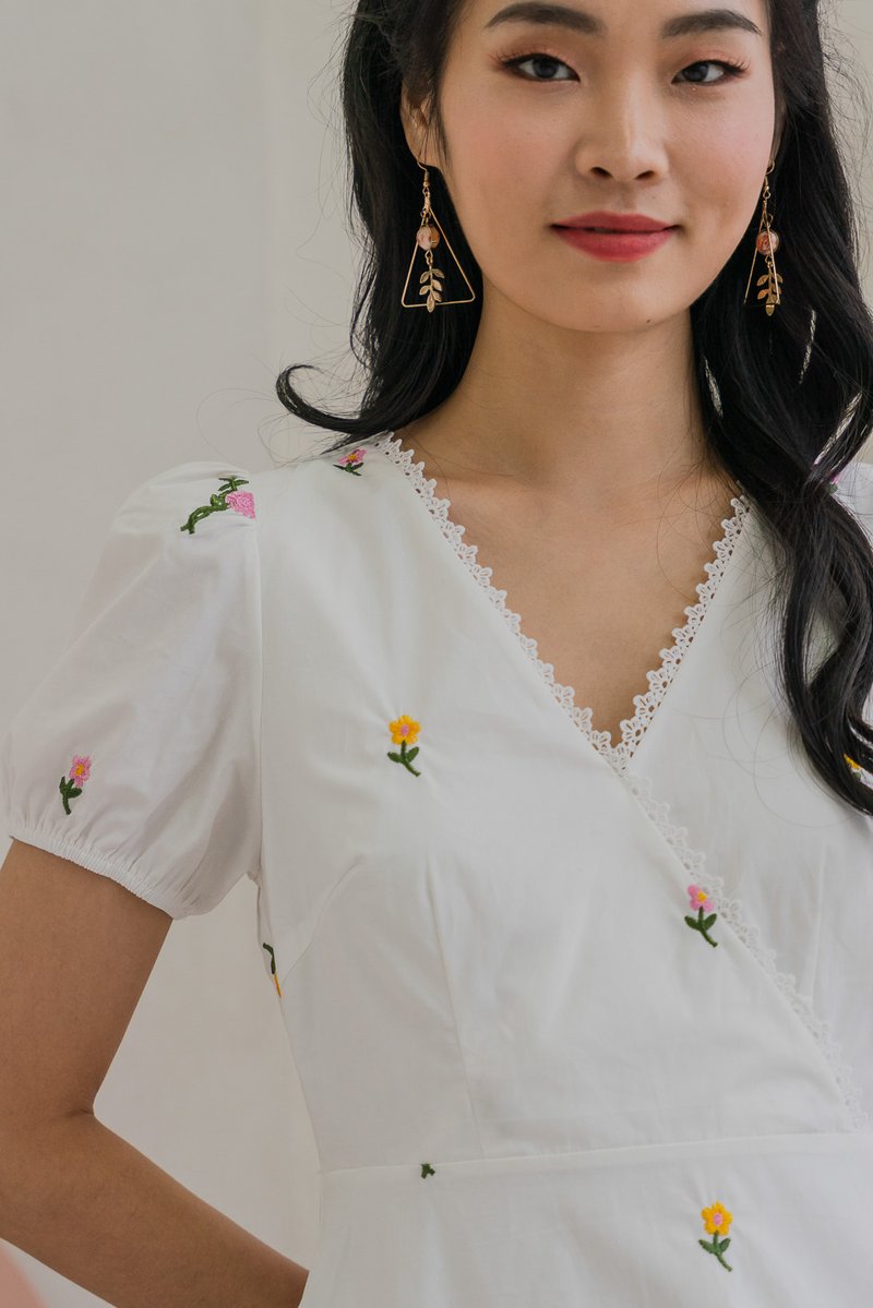 Lilybeth Embroidery Midi Dress In White