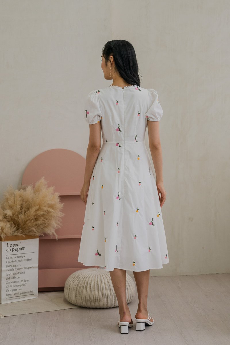 Lilybeth Embroidery Midi Dress In White