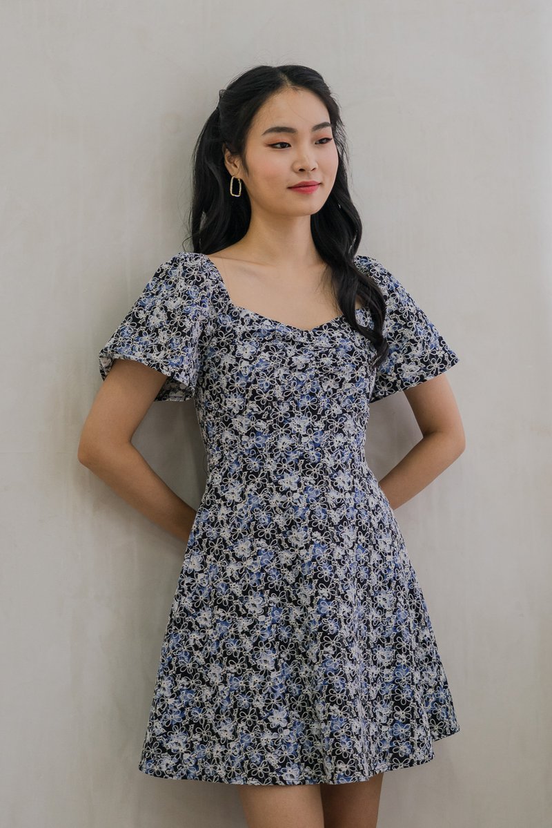 Echo Embroidery Floral Sweetheart Dress In Black