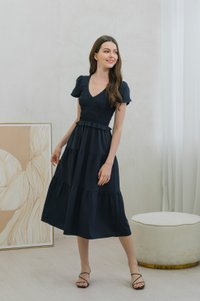Stormi Smocked Tier Midi Dress In Navy (XS)