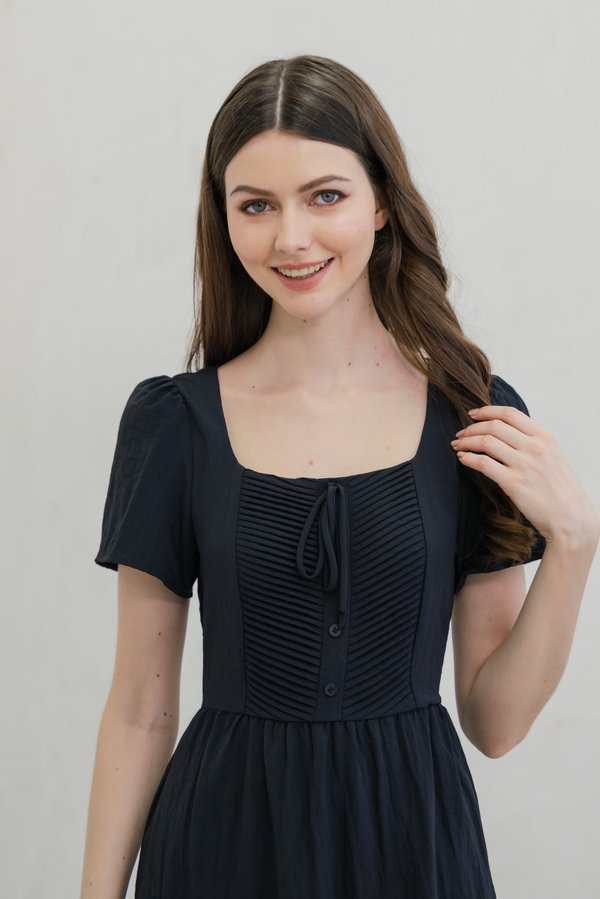 Pacifika Pintuck Ribbon Midi Dress In Black (XS)