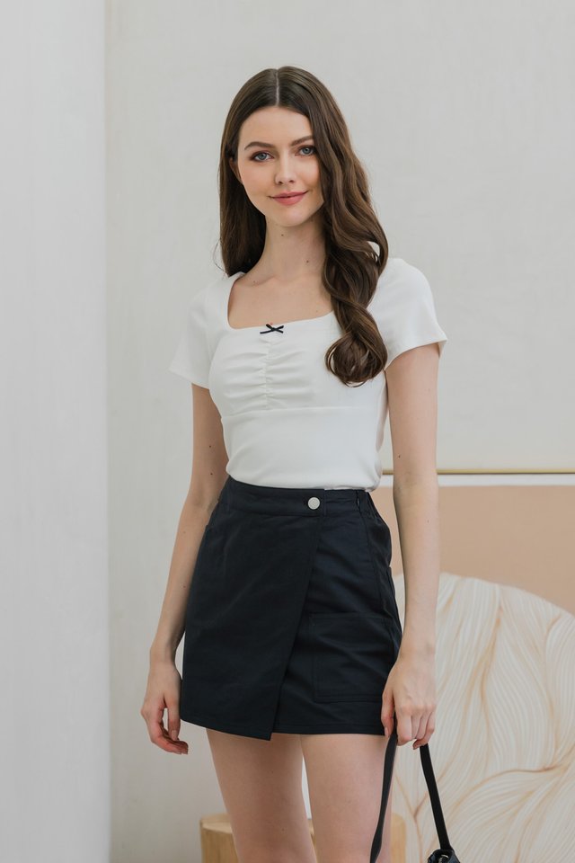 Cece Cargo Denim Overlap Skort In Black