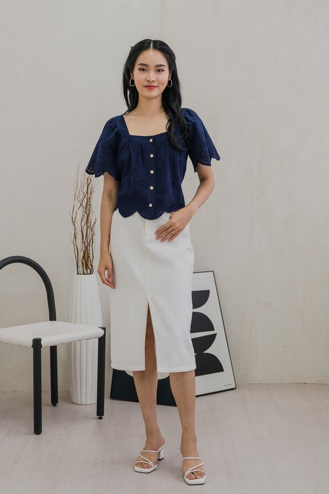 Prim Pearl Button Eyelet Babydoll Top In Navy