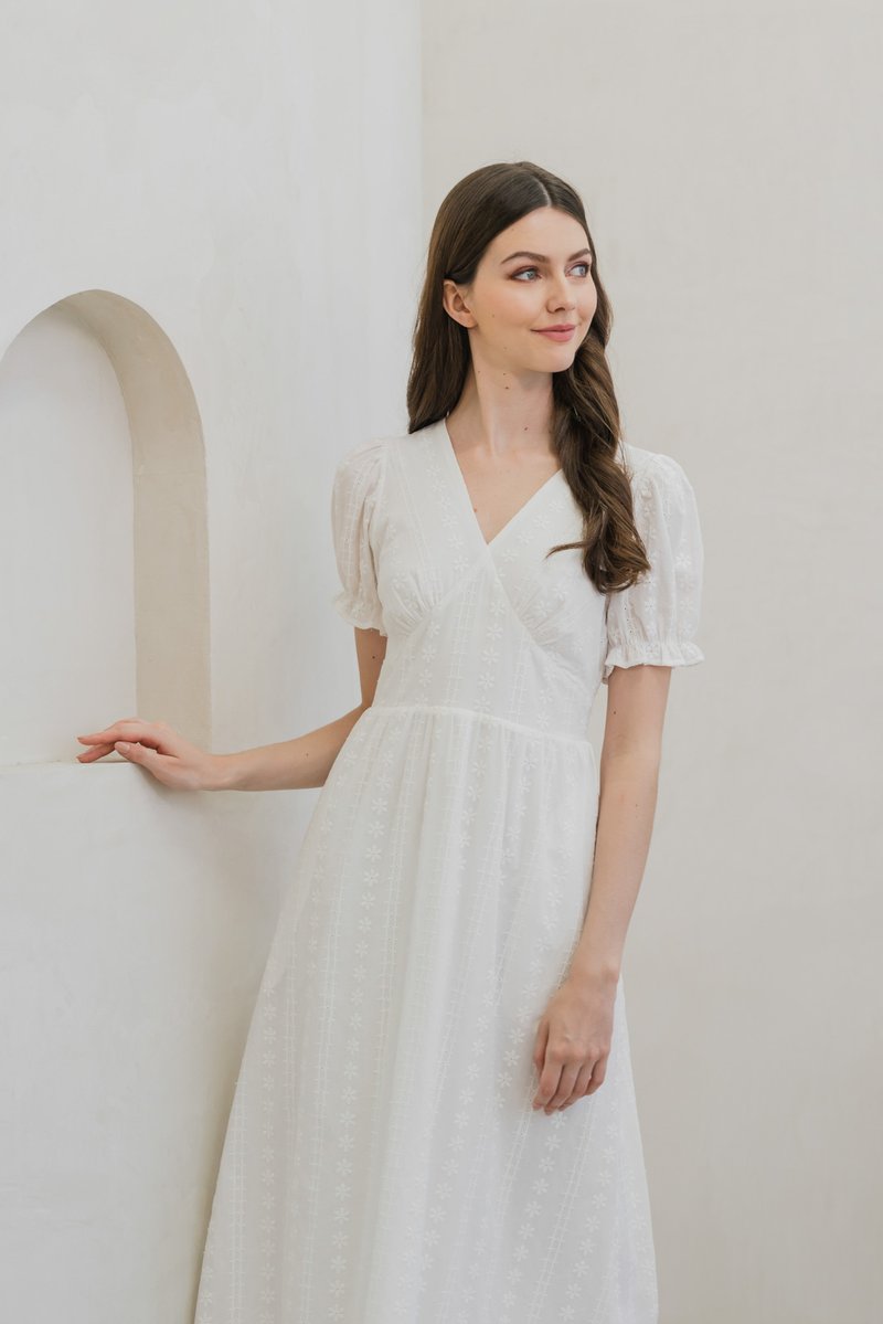Everest Eyelet Embroidery Midi Dress In White