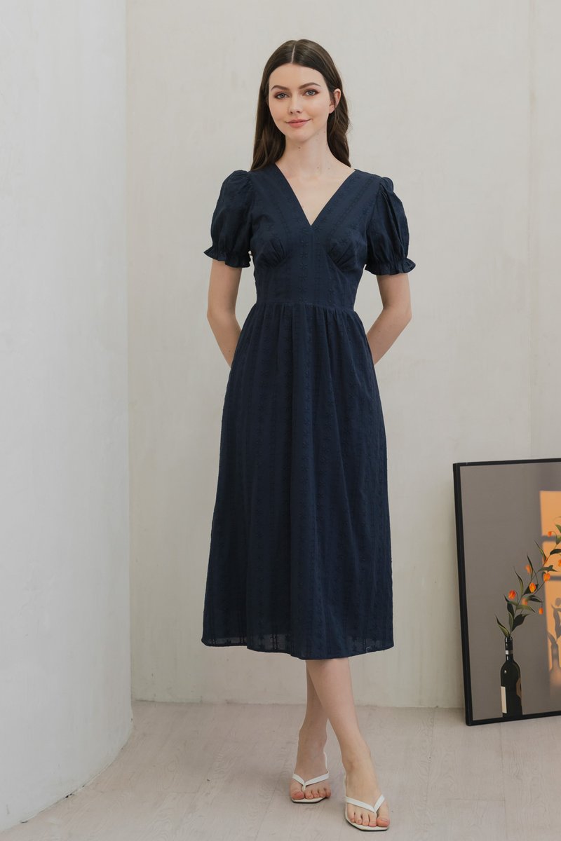 Everest Eyelet Embroidery Midi Dress In Navy (XS)