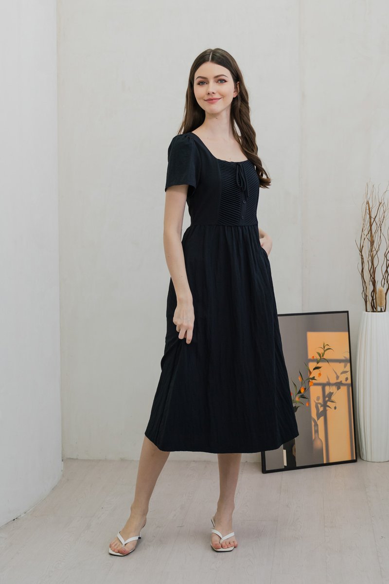 Pacifika Pintuck Ribbon Midi Dress In Black (XS)