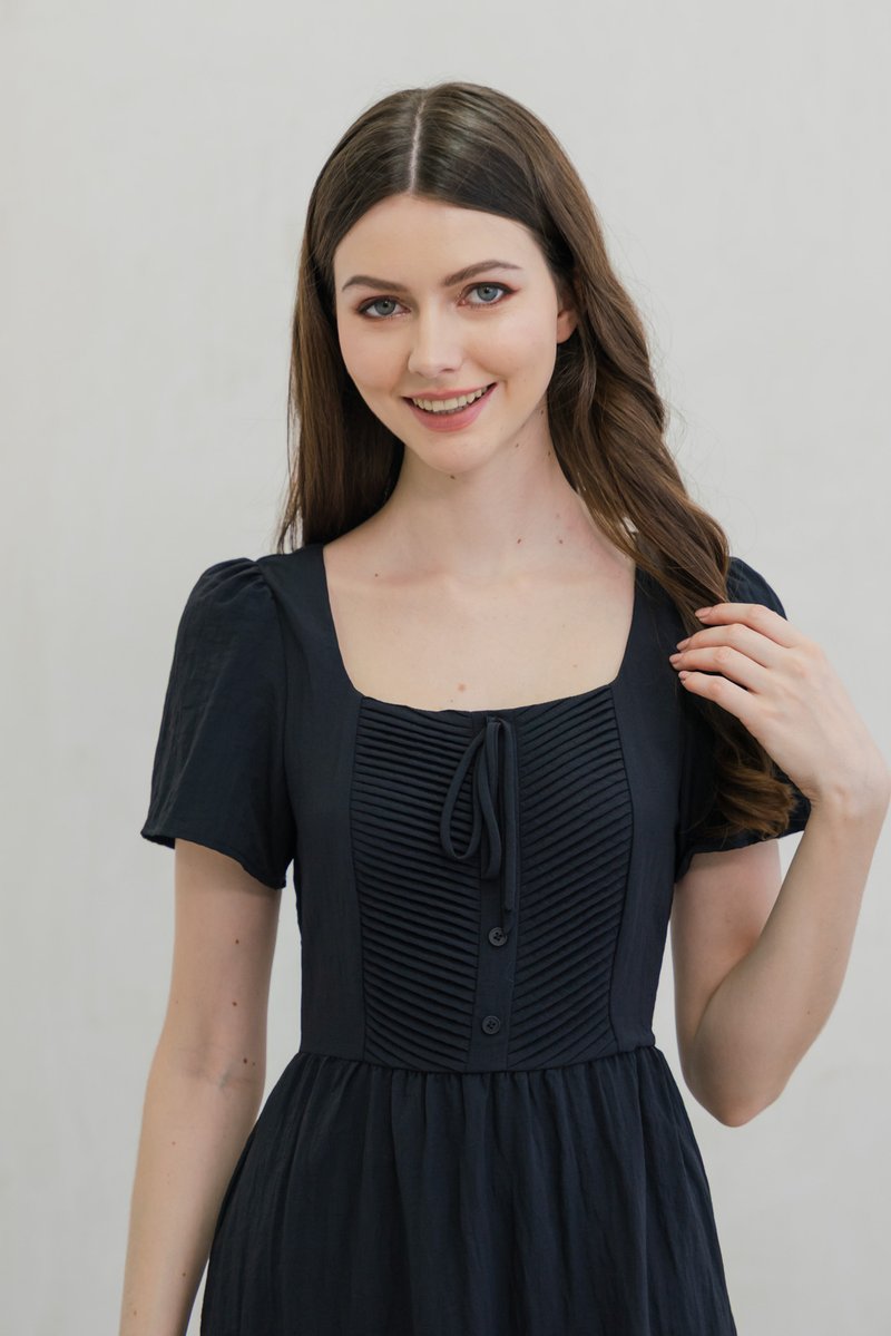 Pacifika Pintuck Ribbon Midi Dress In Black (XS)