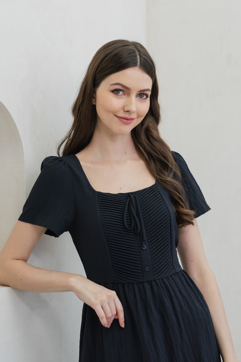 Pacifika Pintuck Ribbon Midi Dress In Black (XS)