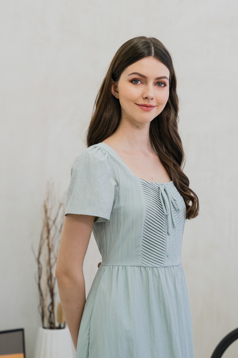Pacifika Pintuck Ribbon Midi Dress In Sage (XS)