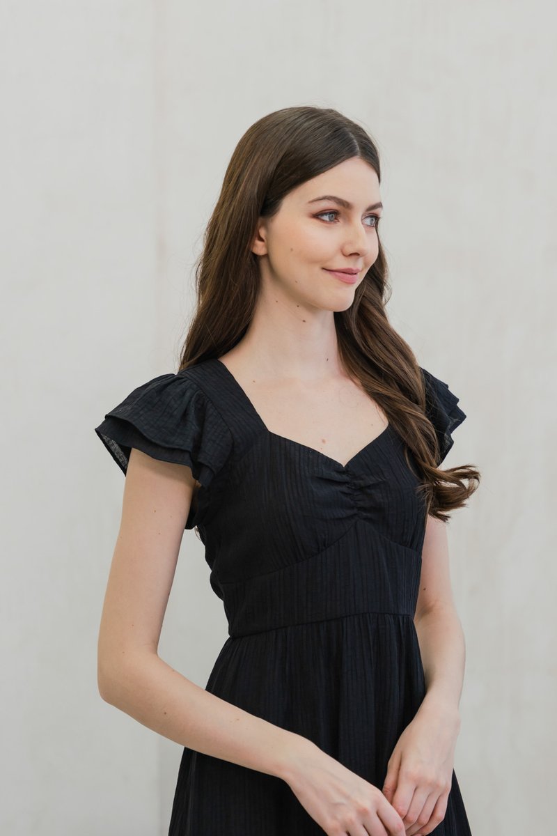 Tamryn Textured Flutter Sleeve Maxi Dress In Black (XS)