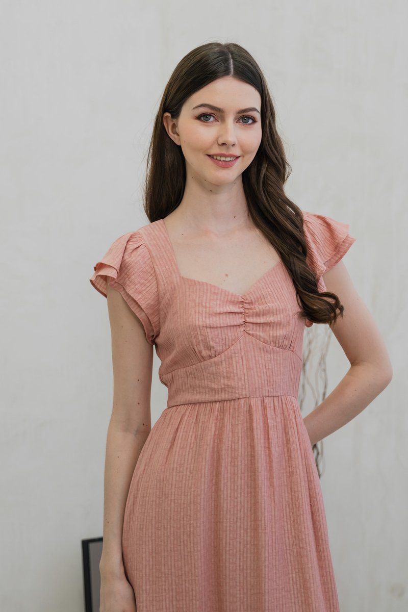 Tamryn Textured Flutter Sleeve Maxi Dress In Peach (XS)