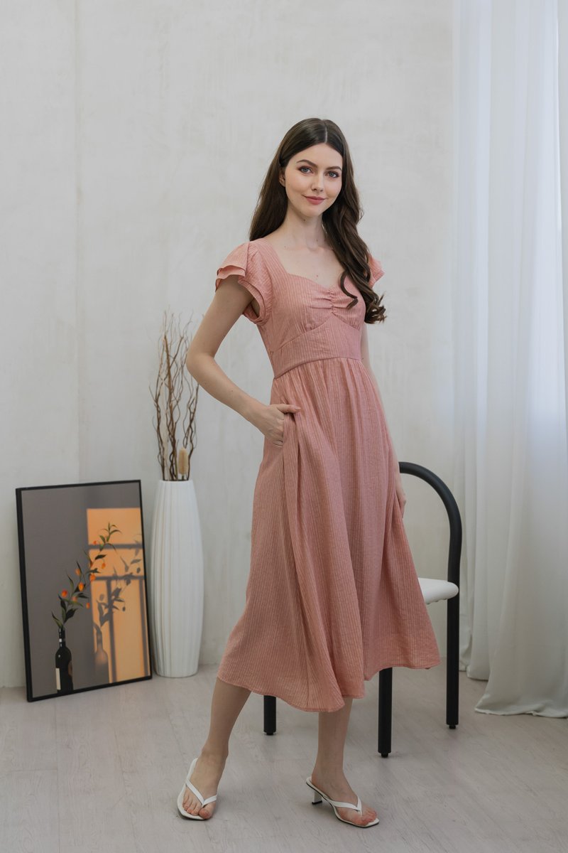 Tamryn Textured Flutter Sleeve Maxi Dress In Peach (XS)