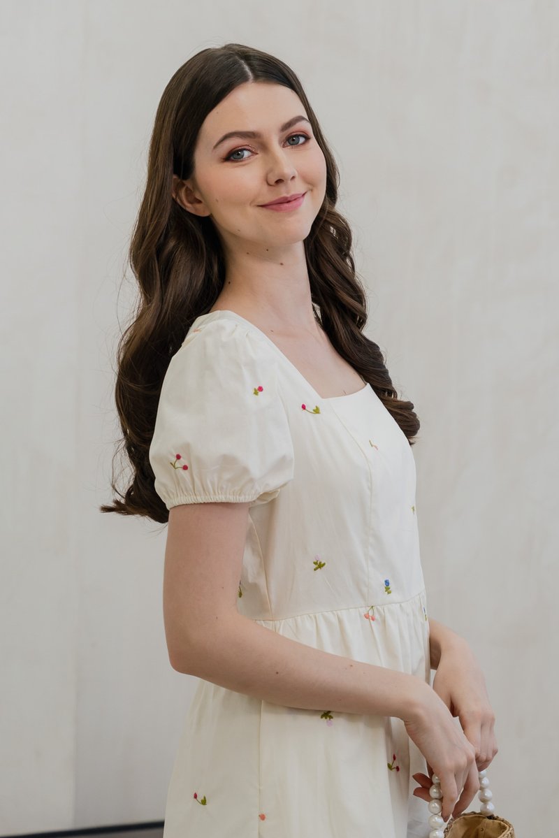 Tarte Cherry Embroidery Midi Dress In Cream (XS)