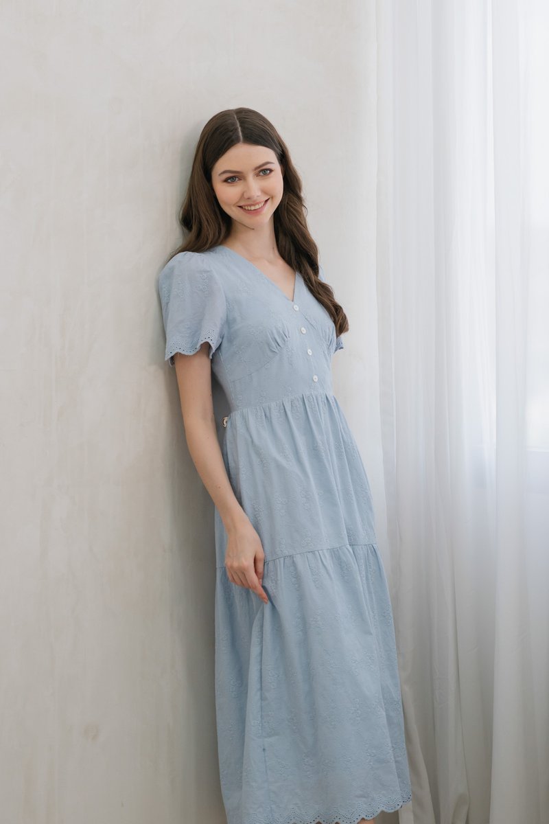 Histeria Eyelet Button Midi Dress In Blue (XS)