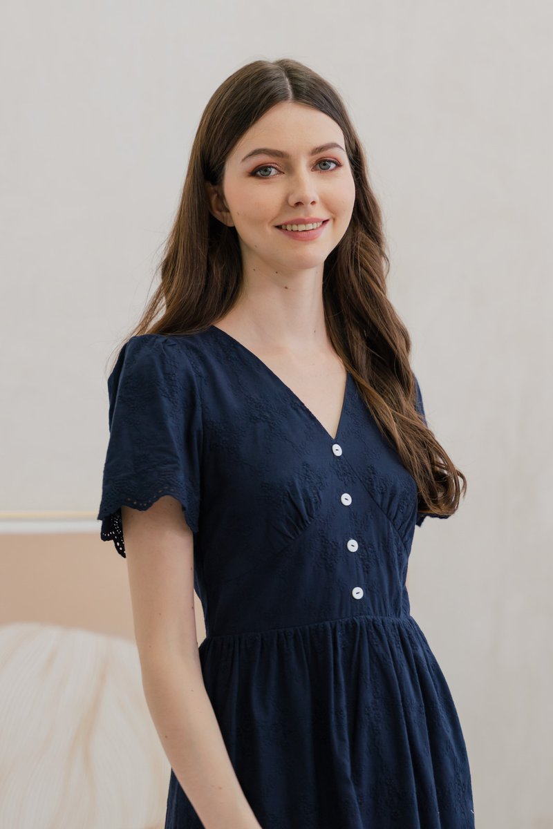 Histeria Eyelet Button Midi Dress In Navy (XS)