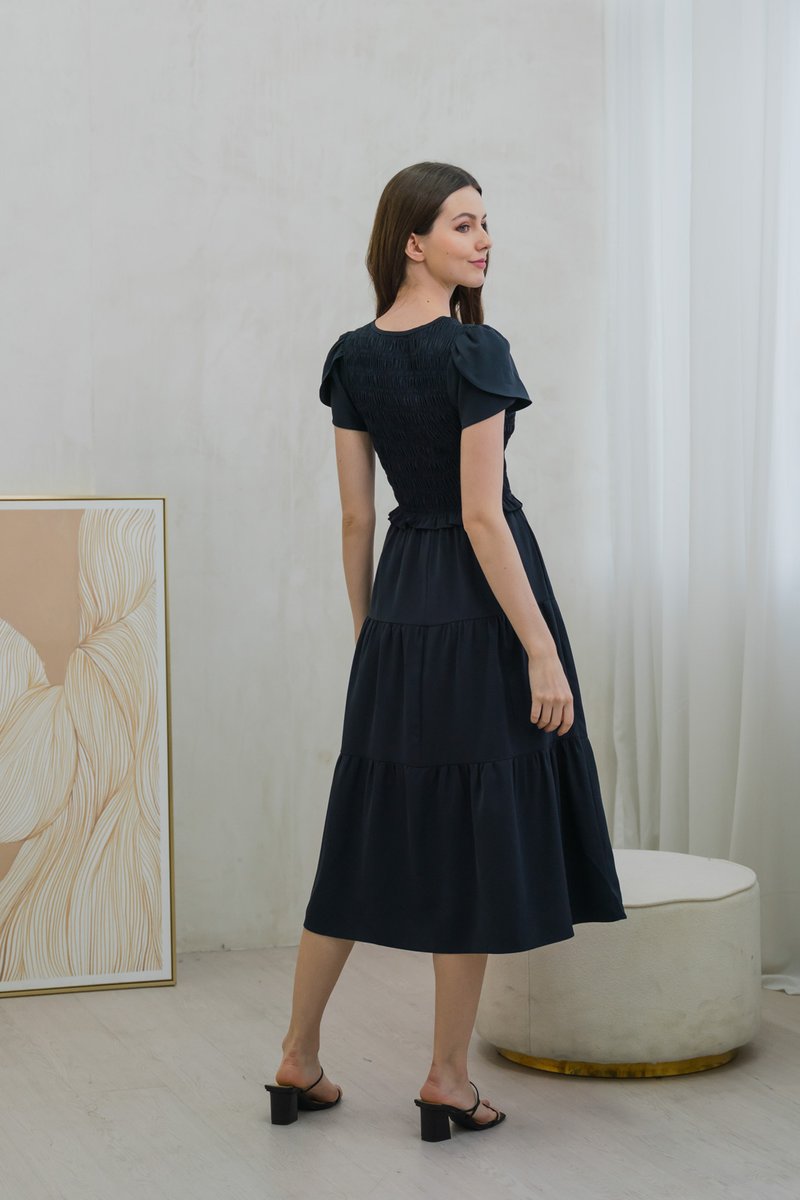 Stormi Smocked Tier Midi Dress In Navy (XS)