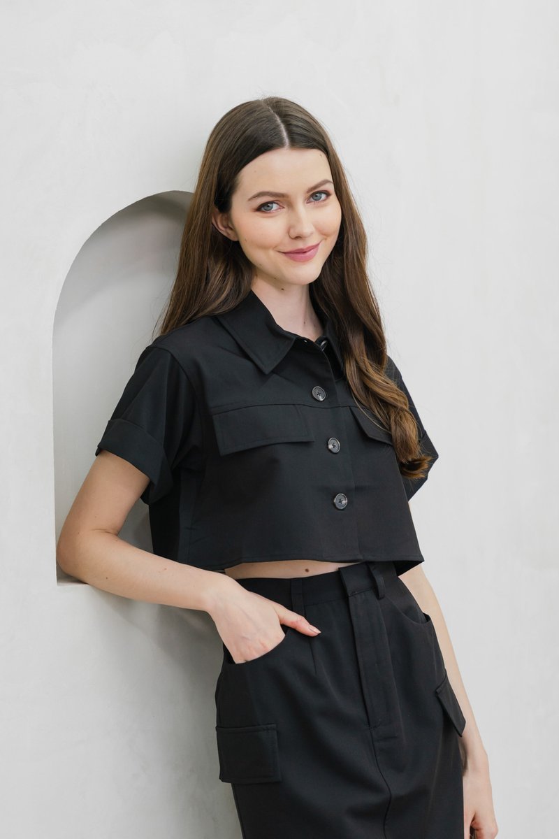 Casa Boxy Button Crop Top In Black