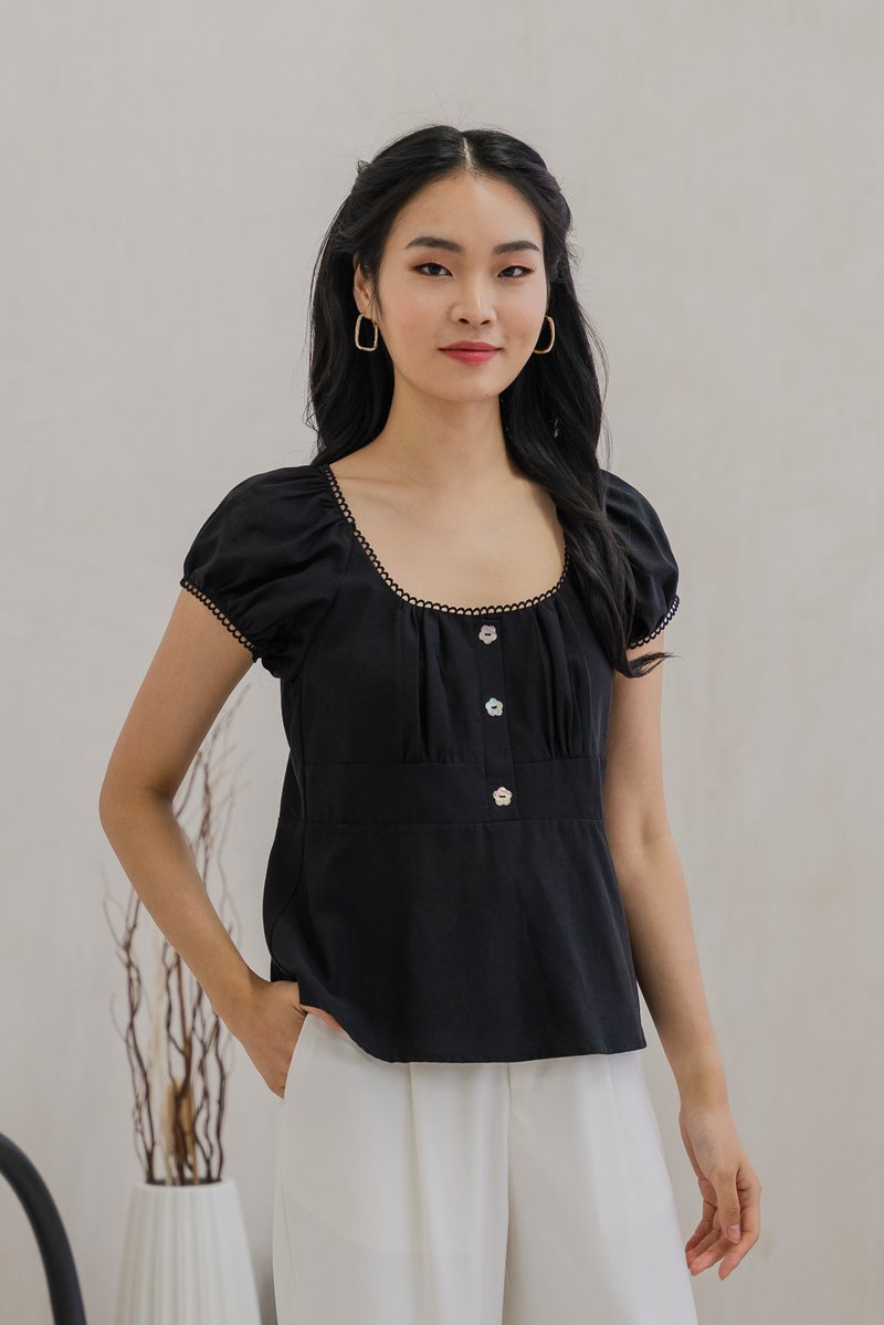 Plum Floral Buttons Puff Sleeve Top In Black (XS)