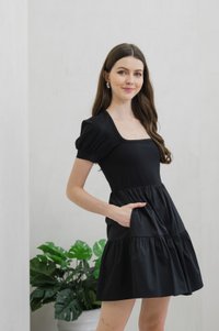 Meria Mixed Fabric Tiered Dress In Black (XS)
