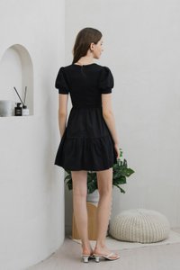 Meria Mixed Fabric Tiered Dress In Black (XS)