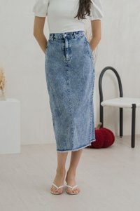 Phlo Denim Pocket Midi Skirt in Acid Wash (XS)