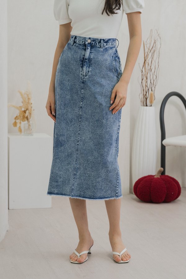 Phlo Denim Pocket Midi Skirt in Acid Wash (XS)