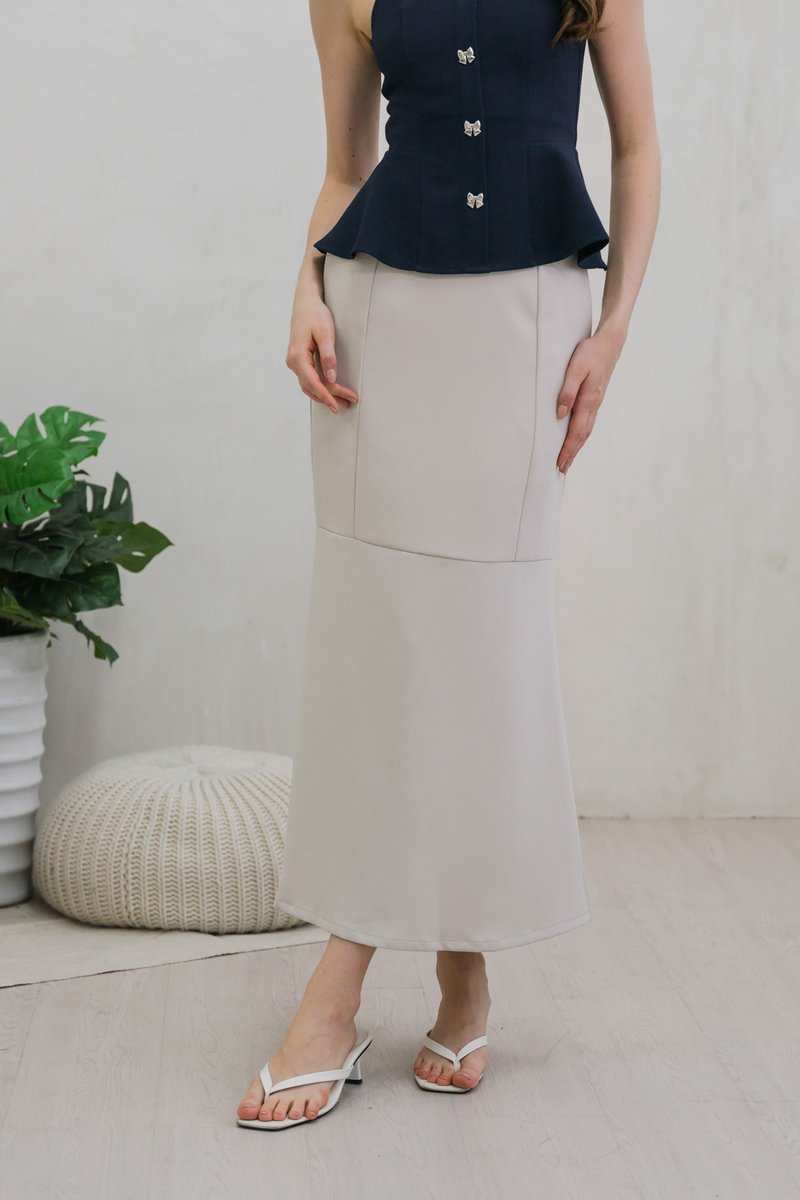 Mio Mermaid Hem Maxi Skirt In Bone