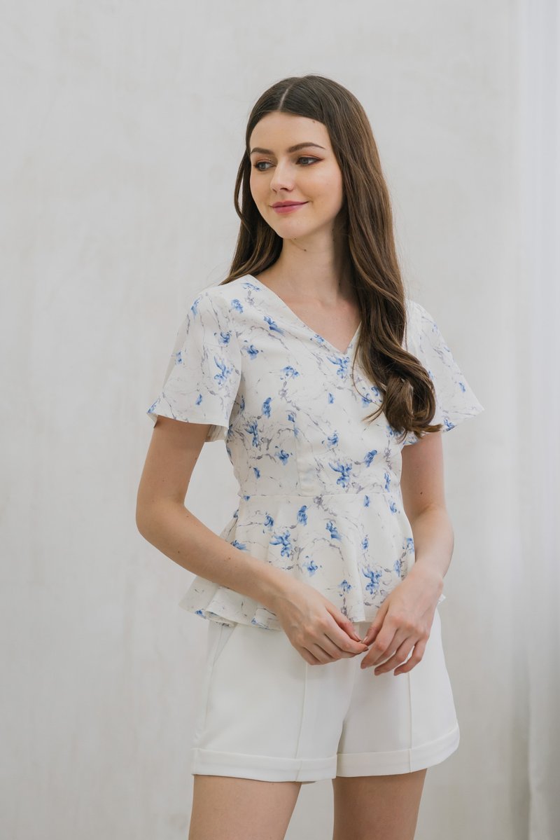 Wisteria Cuffed High Waist Shorts In White (XS)